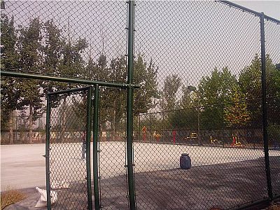 球场护栏网作为重要的体育设施安装的好坏影响着使用寿命