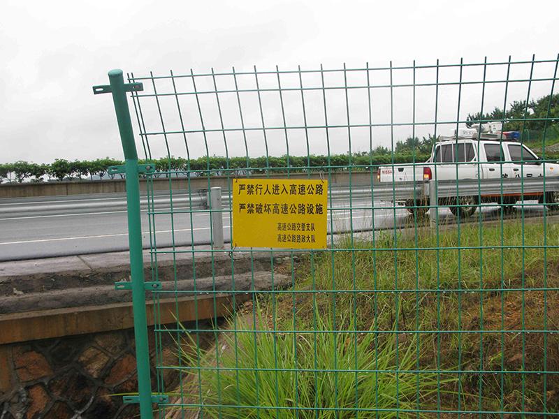公路护栏网的通常使用的防腐方式介绍
