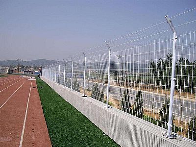 公路双圈护栏网设计高度也在1.3米左右